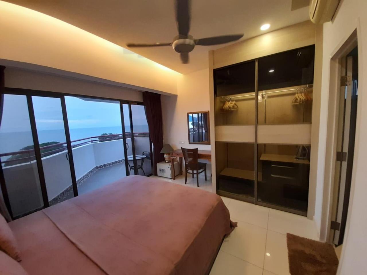 Susie's Resort Seaview Suites at Sri Sayang Batu Feringgi Bagian luar foto