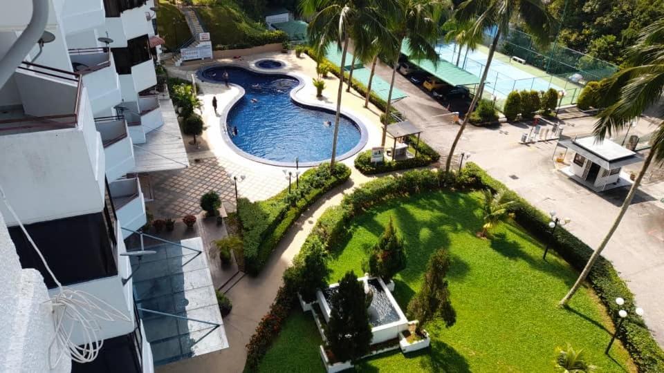 Susie's Resort Seaview Suites at Sri Sayang Batu Feringgi Bagian luar foto