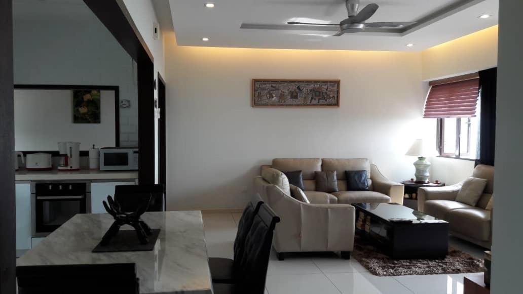Susie's Resort Seaview Suites at Sri Sayang Batu Feringgi Bagian luar foto