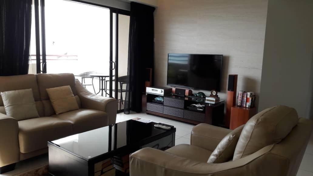 Susie's Resort Seaview Suites at Sri Sayang Batu Feringgi Bagian luar foto