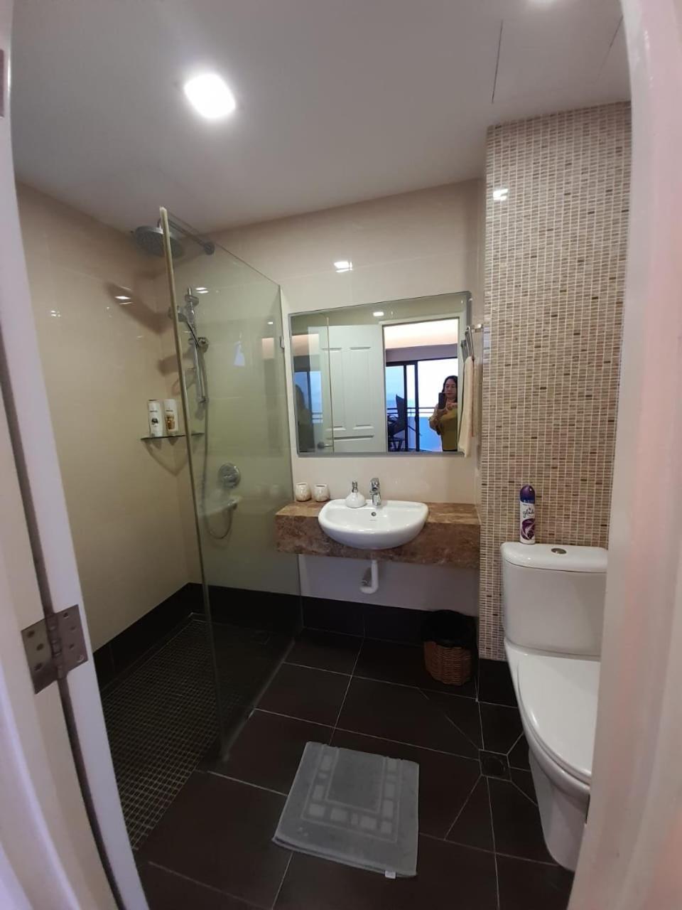 Susie's Resort Seaview Suites at Sri Sayang Batu Feringgi Bagian luar foto